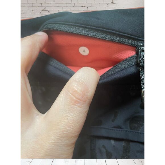 RARE Lululemon speed black leopard print shorts women's size 4 - Picture 7 of 7